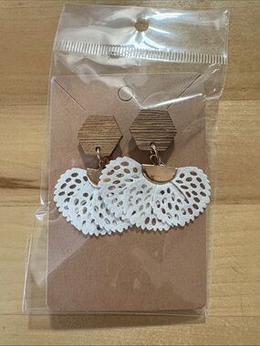White Lace Fan Drop Earrings - Unbranded